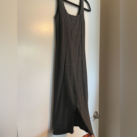 Heart & Hips Striped Black and White Bodycon Dress - Picture 3 of 9